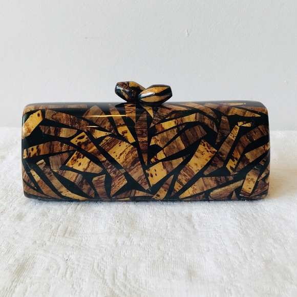 Beautiful Lacquer Clutch**Work of Art!!!! - Picture 2 of 7